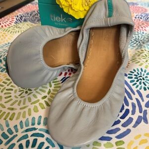 Cool Gray Tieks size 9